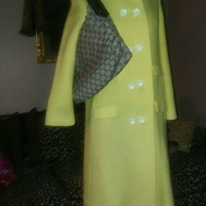 WOMEN'S YELLOW COAT.